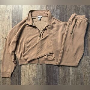 Women’s zip up jacket and flared jogger two piece set